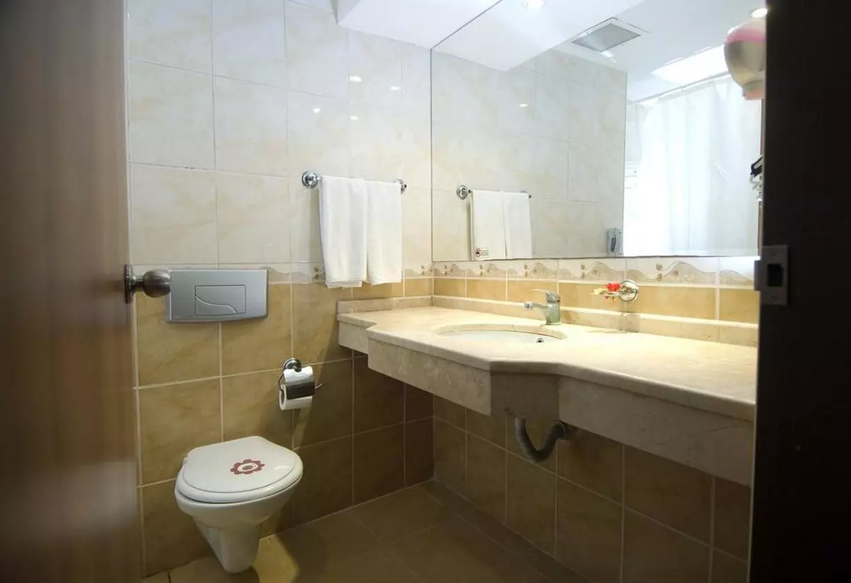 LASANTAMARIA_SHABAVIZ (2).jpg